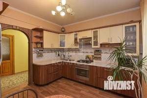 Дом 213м², 2-этажный, участок 8 сот.