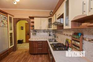 Дом 213м², 2-этажный, участок 8 сот.