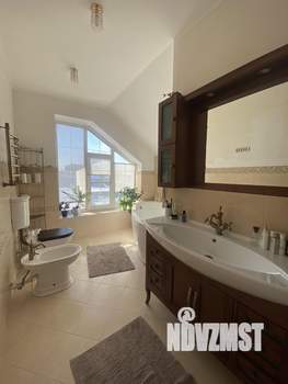 Дом 217м², 2-этажный, участок 4 сот.