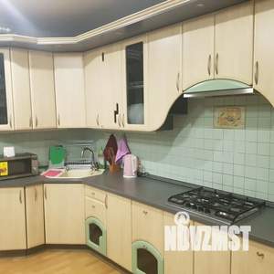 Дом 350м&sup2;, 3-этажный, посуточно, 