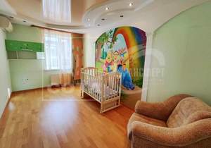 Дом 320м², 3-этажный, участок 4 сот.  