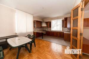 Дом 640м², 2-этажный, участок 15 сот.  