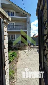 Коттедж 256м², 3-этажный, участок 5 сот.  