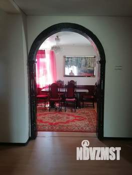 Коттедж 284м², 3-этажный, участок 10 сот.  