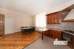 Дом 640м², 2-этажный, участок 15 сот.  