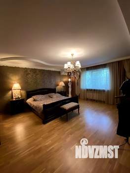 Коттедж 360м², 3-этажный, участок 15 сот.  