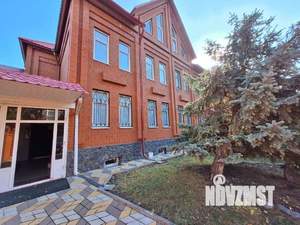 Коттедж 350м², 2-этажный, участок 5 сот.  