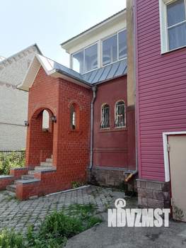 Коттедж 284м², 3-этажный, участок 10 сот.  
