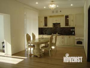 Коттедж 190м², 2-этажный, участок 5 сот.  