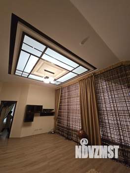 Коттедж 350м², 2-этажный, участок 10 сот.  