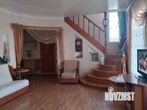 Дом 210м², 2-этажный, участок 12 сот.  