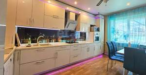 Дом 260м², 3-этажный, участок 3 сот.  