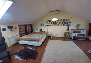 Дом 220м², 2-этажный, участок 4 сот.  