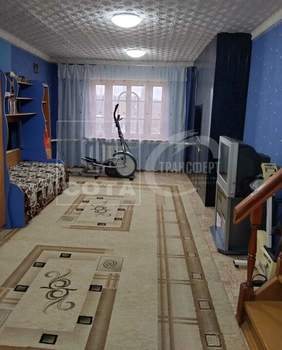 Дом 225м², 3-этажный, участок 10 сот.  