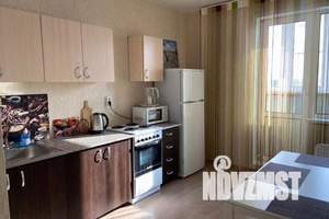 1-к квартира, посуточно, 38м2, 8/18 этаж