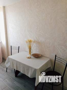 1-к квартира, посуточно, 38м2, 13/25 этаж