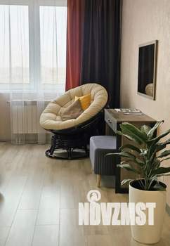 1-к квартира, посуточно, 44м2, 18/22 этаж