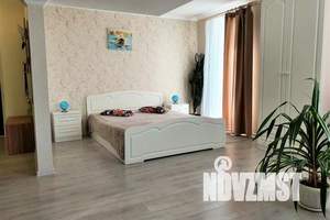 1-к квартира, посуточно, 42м2, 13/16 этаж