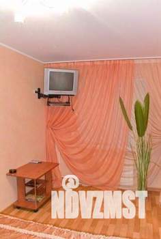 2-к квартира, посуточно, 44м2, 1/1 этаж