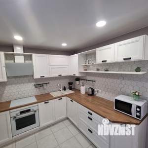 3-к квартира, посуточно, 81м2, 1/1 этаж