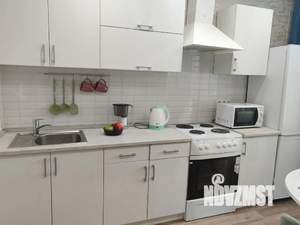 1-к квартира, посуточно, 40м2, 9/25 этаж