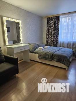 1-к квартира, посуточно, 37м2, 8/18 этаж