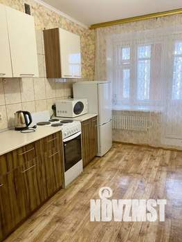 1-к квартира, посуточно, 41м2, 8/10 этаж