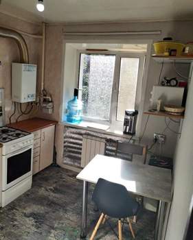2-к квартира, вторичка, 42м2, 1/4 этаж