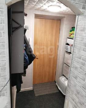 2-к квартира, вторичка, 42м2, 1/4 этаж