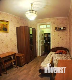 2-к квартира, вторичка, 43м2, 1/4 этаж